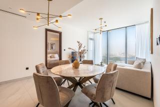Elegant 2-Bedroom Apartment with Stunning City and Water Views - 3