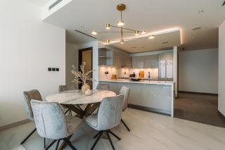 Elegant 2-Bedroom Apartment with Stunning City and Water Views - 2