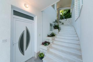 Apartments with parking space Brela, Makarska - 16603 - 1