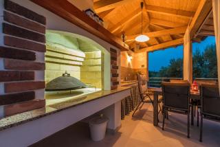 Family-friendly apartments with swimming pool Sutomiscica, Ugljan - 13872 - Preko - 1