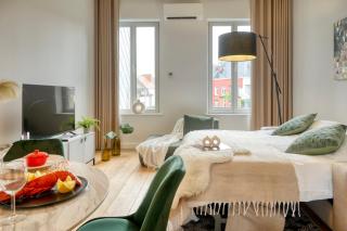 Spacious & Luminous Gem in Historic Ghent Building - 3