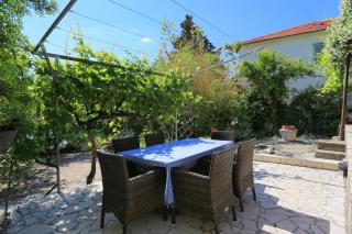 Apartments by the sea Stanici, Omis - 1031 - 1