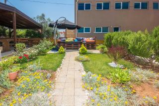 Apartments with parking space Vir - 18518 - 1