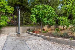 Apartments by the sea Vir - Kozjak, Vir - 21540 - 2