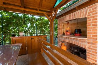 Apartments with parking space Kastel Kambelovac, Kastela - 23397 - 1