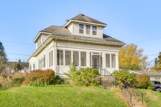 1 Mi to Downtown Dubuque! Spacious Home - Dubuque - 0