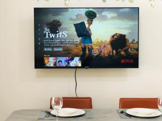 Grand view Venice 1BR with balcony near BGC - 4