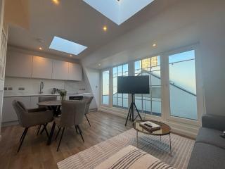 Bright 2-Bed Flat in Wandsworth, Near River Thames - 9