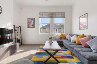 Central LDN 3-Bed Sleeps 8, Garden & Parking - 0