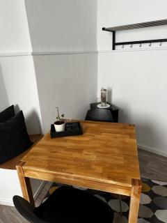 INTERIOR APARTMENTS - 5 min zum Bhf, ruhig, modern, urban - zentral, Veranda & Parkplatz, - 3