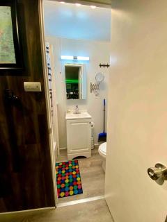 Fully Refurbished Container in Devore Heights, California, for Glamping Trips on Route 66 - 6