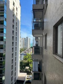 Apartamento novo perto da praia com piscina - 8