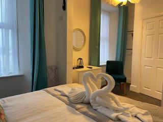 Tintagel Arms Bed and Breakfast - 6