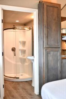 Friendship by the Water: Texas Tented Cabin Oasis for a Lakeside Getaway - 5