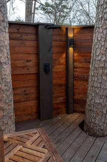 Serenity for Friends: Luxe Tented Cabin and Hot Tub Delight in Hot Springs, AR - 9