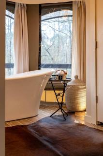 Serenity for Friends: Luxe Tented Cabin and Hot Tub Delight in Hot Springs, AR - 2