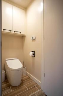 Serenity for Friends: Luxe Tented Cabin and Hot Tub Delight in Hot Springs, AR - 1