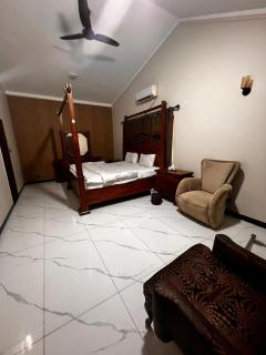 Virano Executive Guest House - Karachi - 7