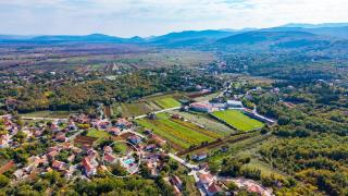 Villa Gloria: Stylish 5-Bedroom Retreat with Private Pool and Stunning Valley Views - 7