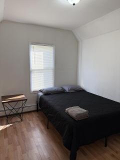 Private house with 4 bedrooms 2 bathrooms, NYC direct bus 1 block away - 8