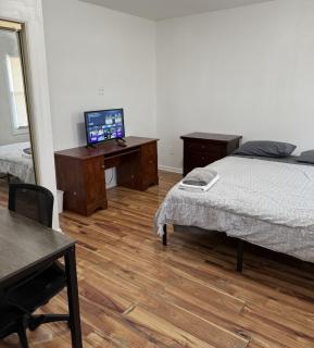 Private house with 4 bedrooms 2 bathrooms, NYC direct bus 1 block away - 5