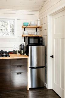 Incredible Cabin Surrounded by Trees and Hot-tub Provided in Anchorage, Alaska - 8