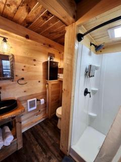 Wooden Chic Cabin Fully Stocked near Tappan Lake in Ohio - 7