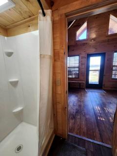 Wooden Chic Cabin Fully Stocked near Tappan Lake in Ohio - 5