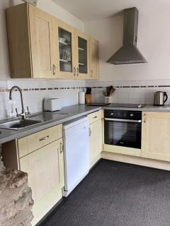 Dog Friendly Cottage in Pembrokeshire - Little Newcastle - 1