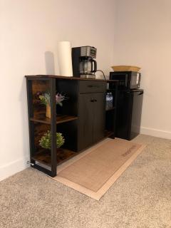 Cozy and Spacious Suite - Private Ensuit Bath - King Bed - Ultra Fast Wifi - Free Parking - Smart TV - 4