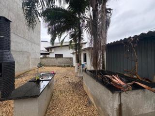 Casa com piscina e 3 suítes - 1