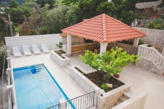 Apartments and rooms with a swimming pool Pucisca, Brac - 5637 - 1