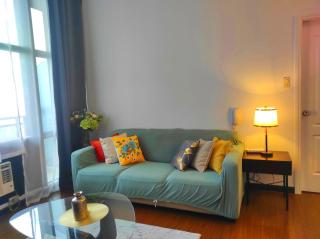 Big 2 Bedroom with 4 Balconies - View of Skyline, Manila Bay, Sunset - 4