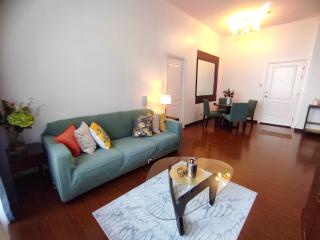 Big 2 Bedroom with 4 Balconies - View of Skyline, Manila Bay, Sunset - 1