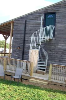 Cozy Loft Apartment Above Jay Bob's Kitchen w/ 2 Queen Beds & Breakfast Near Nashville - 8