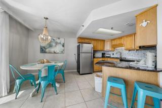 Phoenix III 3025 by Youngs Suncoast - 3