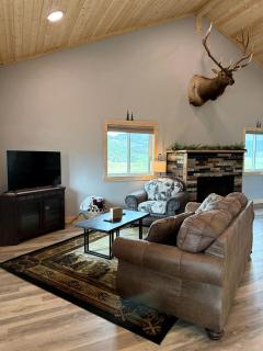 Charming Cabin with Panoramic Mountain Views near Pony in the Tobacco Root Foothills, Montana - 1