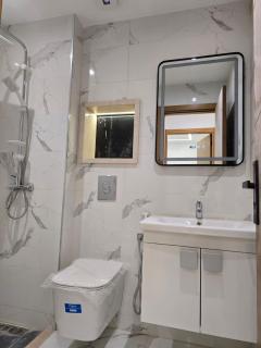 Elegant Coastal Stay - 9