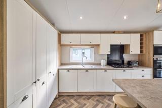 Beryl Lodge with Hot Tub - 5