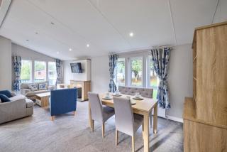 Beryl Lodge with Hot Tub - 7