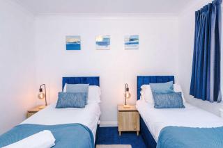 4 Bed House - Sleeps 8 - Free Parking - Manchester - 9