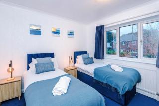 4 Bed House - Sleeps 8 - Free Parking - Manchester - 8