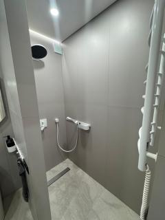 Room 7 Apartment - 7