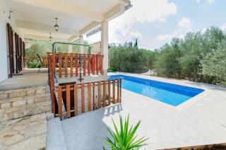 Family friendly house with a swimming pool Cove Gradina, Korcula - 19317 - 1
