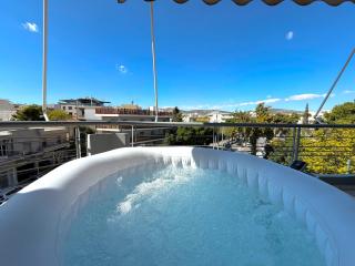 Luxury 3 Bedrooms Top Floor Villa 150sqm with 2 Private Jacuzzi Hydromassage & Underground Parking - 9