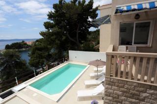 Family-friendly apartments with swimming pool Selca, Brac - 22810 - 1