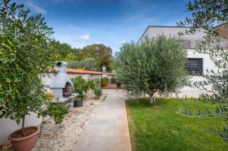 Family friendly apartments with a swimming pool Medulin - 23267 - 1