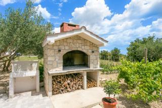 Secluded holiday house Kastel Stari, Kastela - 23384 - 1