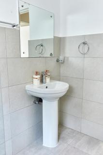 Cozy 1-Bed Apartment in Gaborone - 4