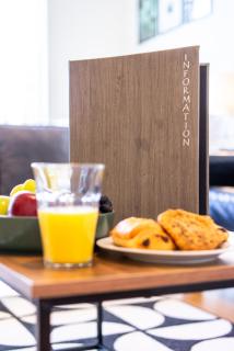 Sleek Apartment with Balcony - City Centre - Free Parking, Fast WiFi and 55'' Smart TV by Yoko Property - 2